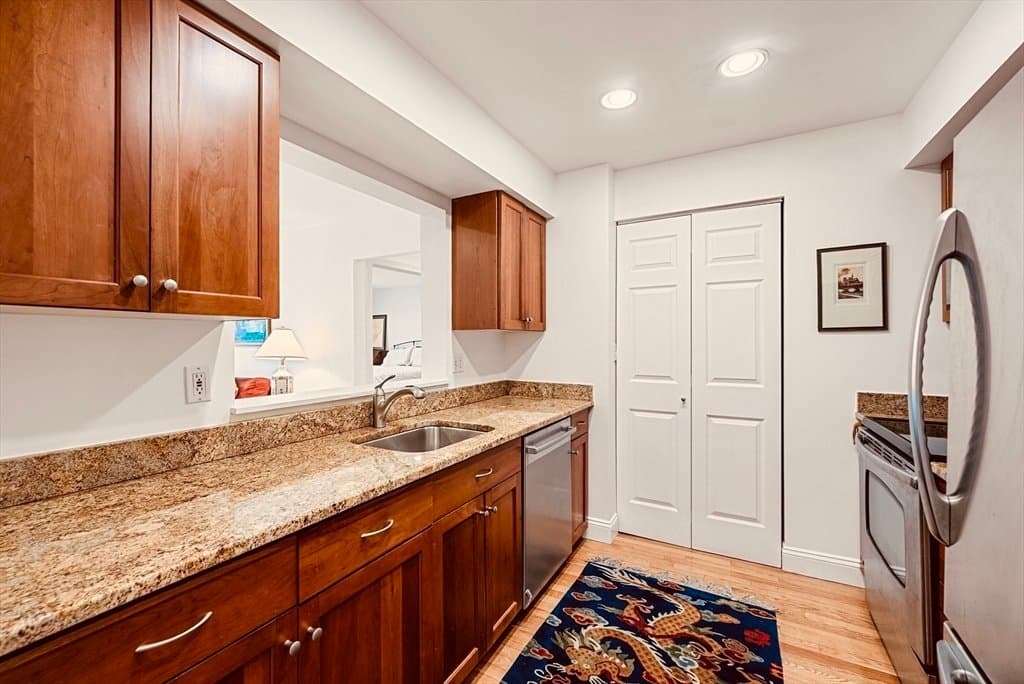 Boston Condo: 16 Harcourt St