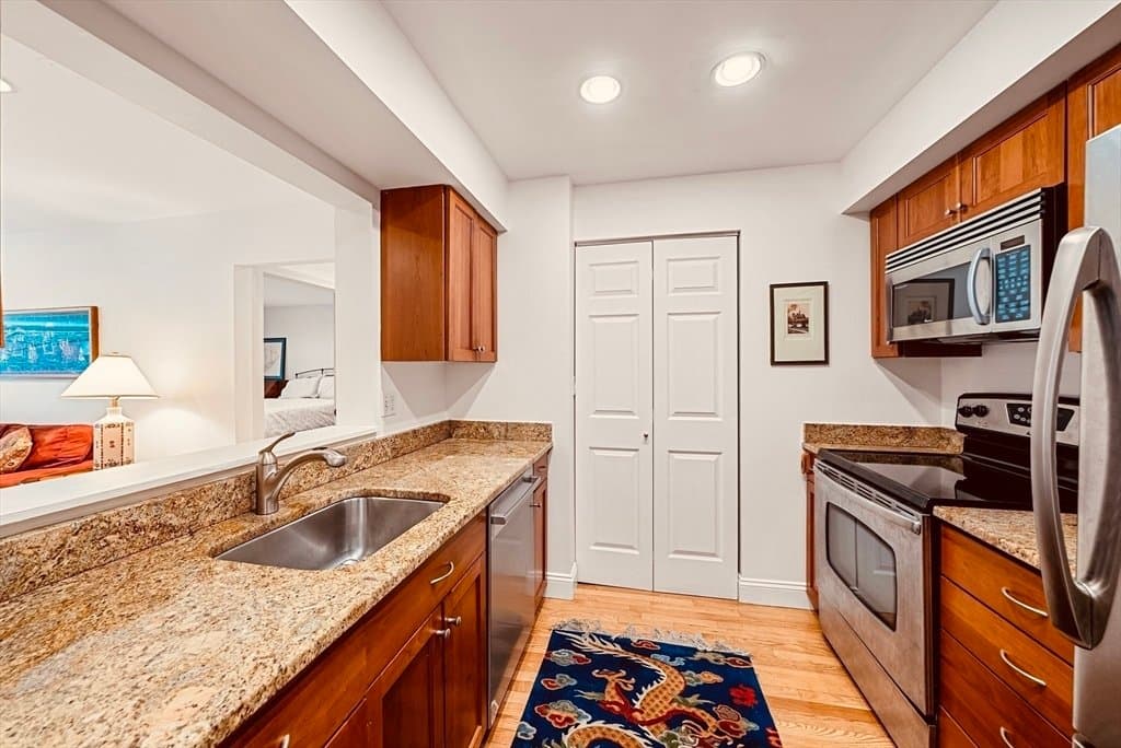 Boston Condo: 16 Harcourt St