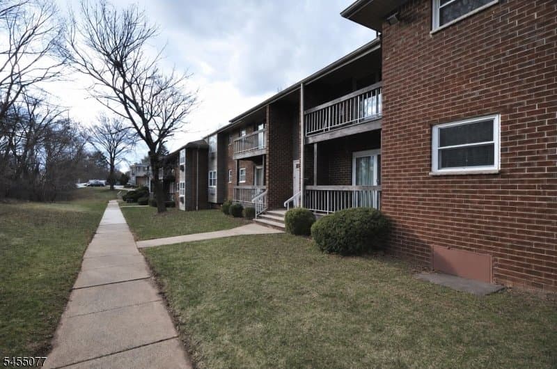 Hillsborough Condo: 18 Deanna Dr