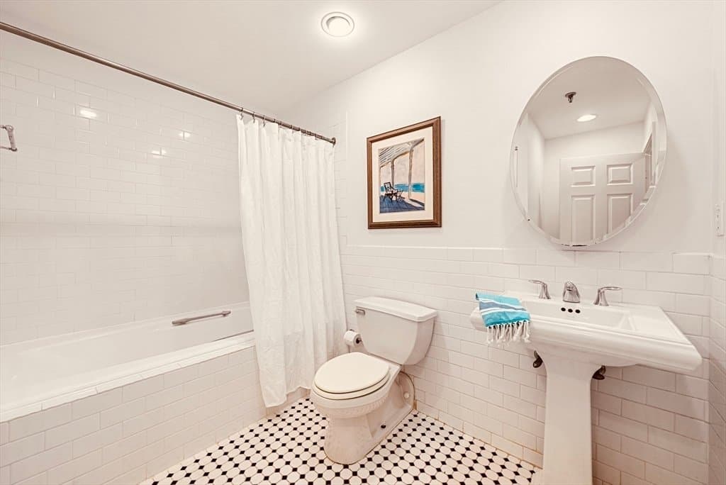 Boston Condo: 16 Harcourt St