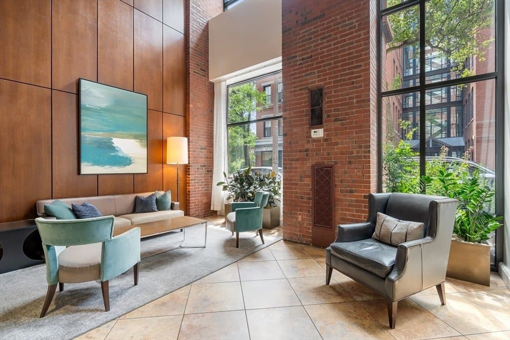 Boston Condo: 16 Harcourt St