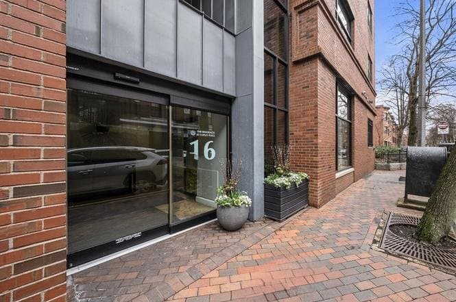 Boston Condo: 16 Harcourt St
