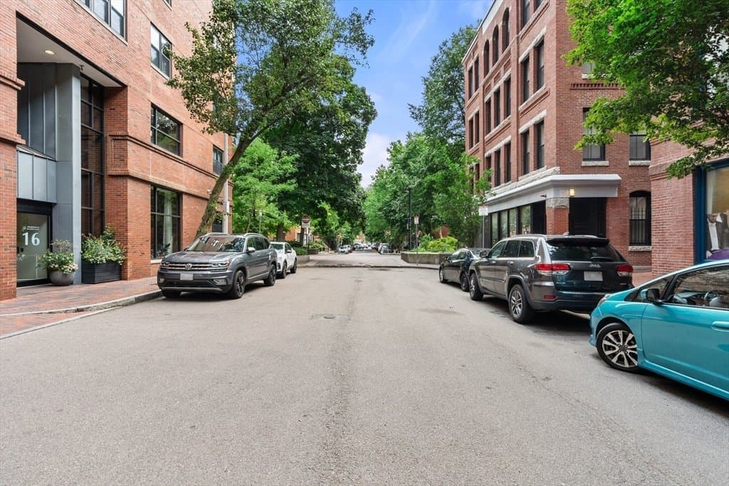 Boston Condo: 16 Harcourt St