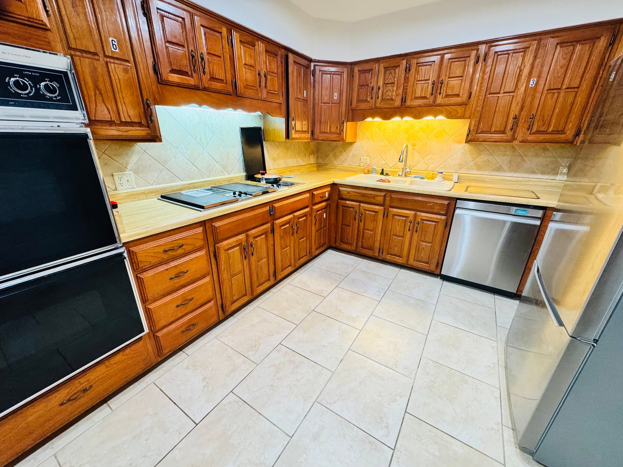 San Antonio Single Room: 5618 Sir Gareth Dr.