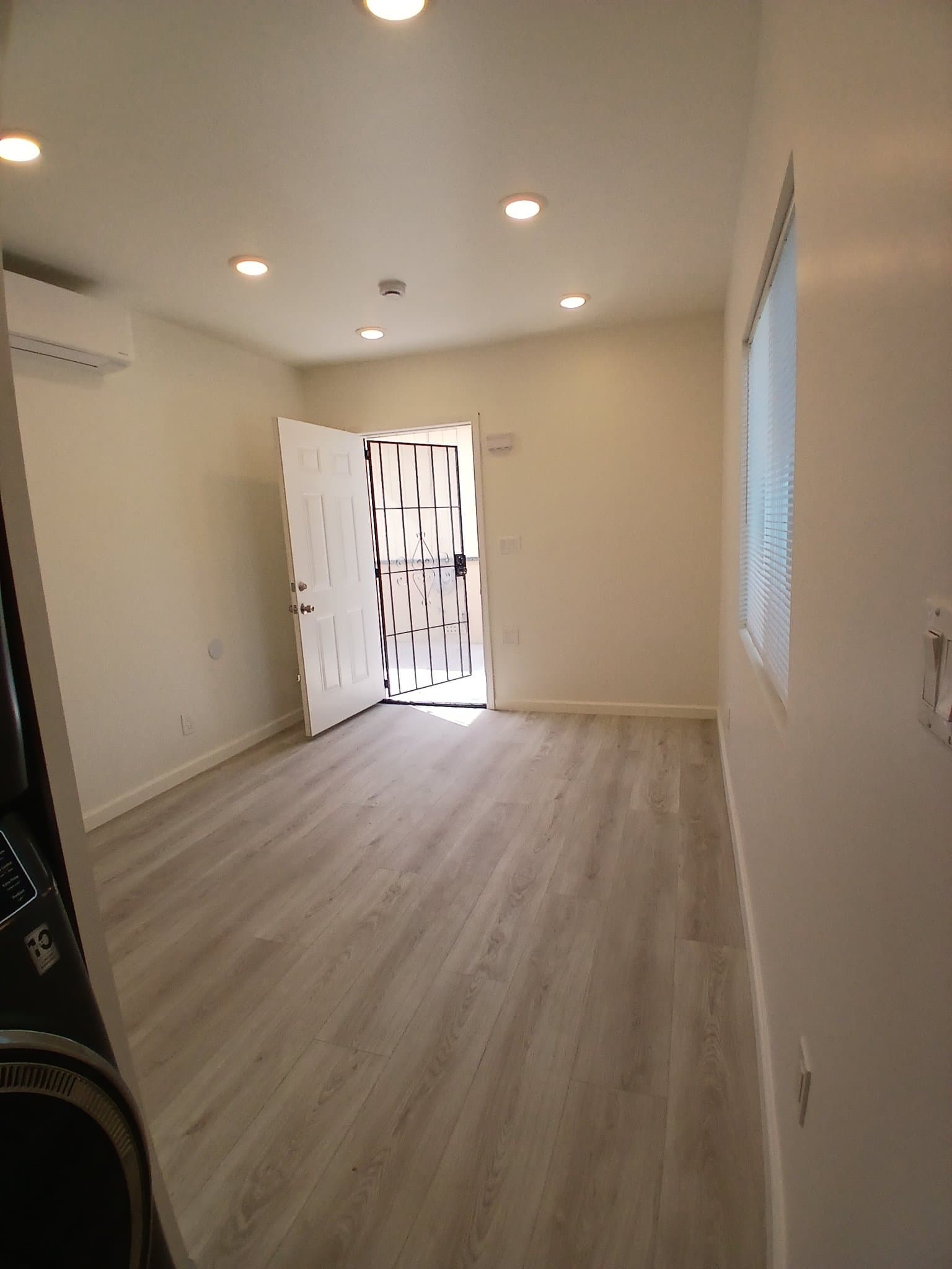 North Hollywood Apartment: 6012 Colfax Ave