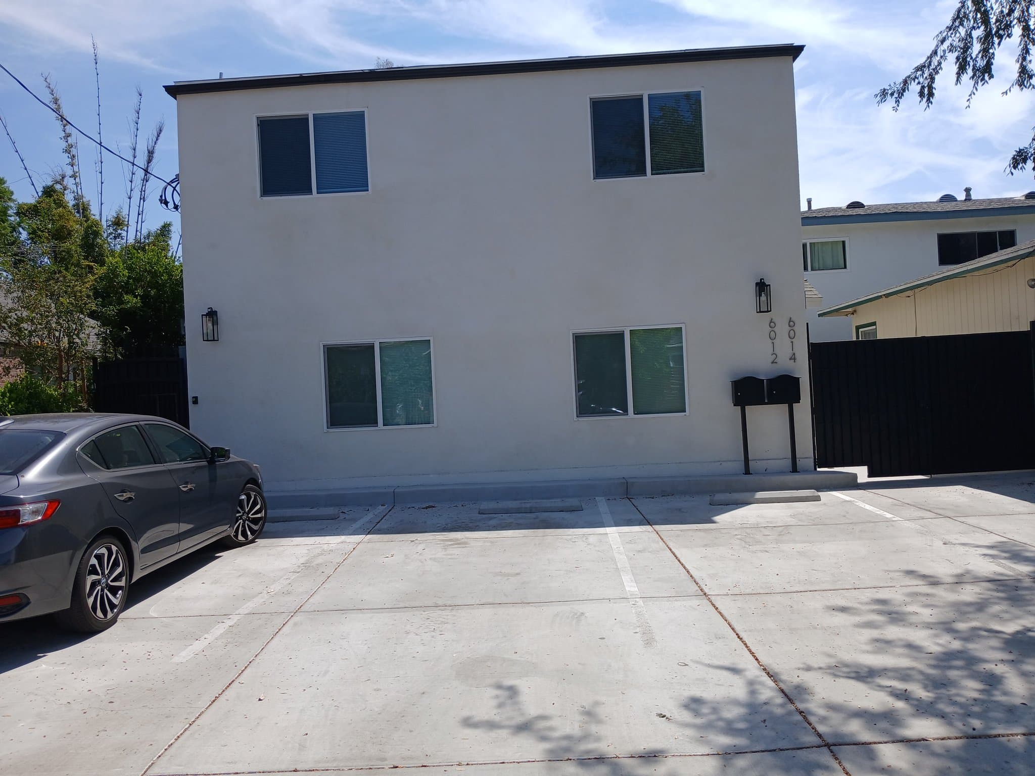 North Hollywood Apartment: 6012 Colfax Ave
