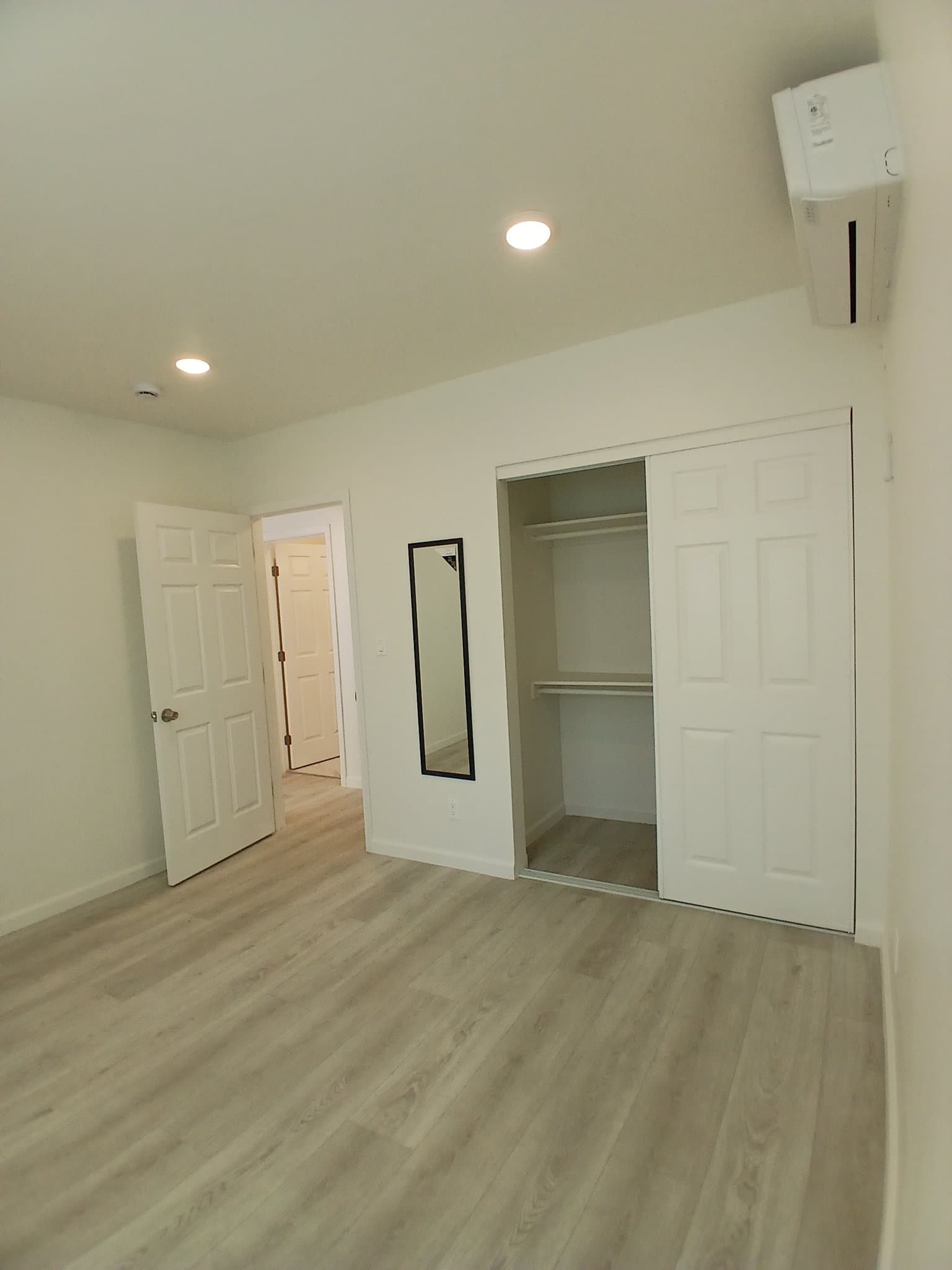 North Hollywood Apartment: 6012 Colfax Ave