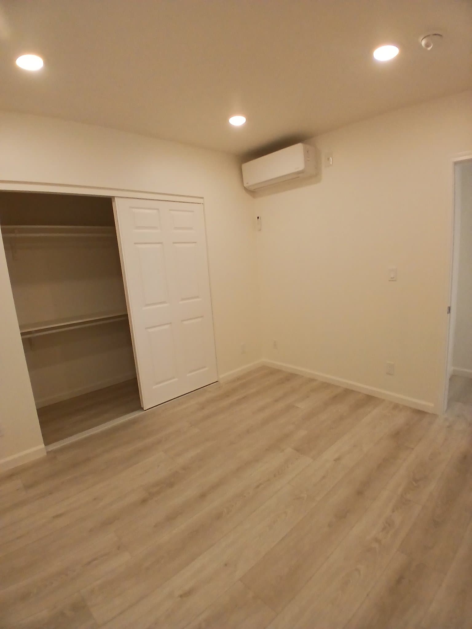 North Hollywood Apartment: 6012 Colfax Ave
