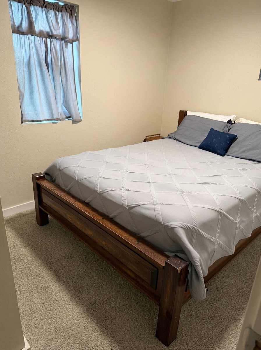Chinook Apartment: 209 Indiana St