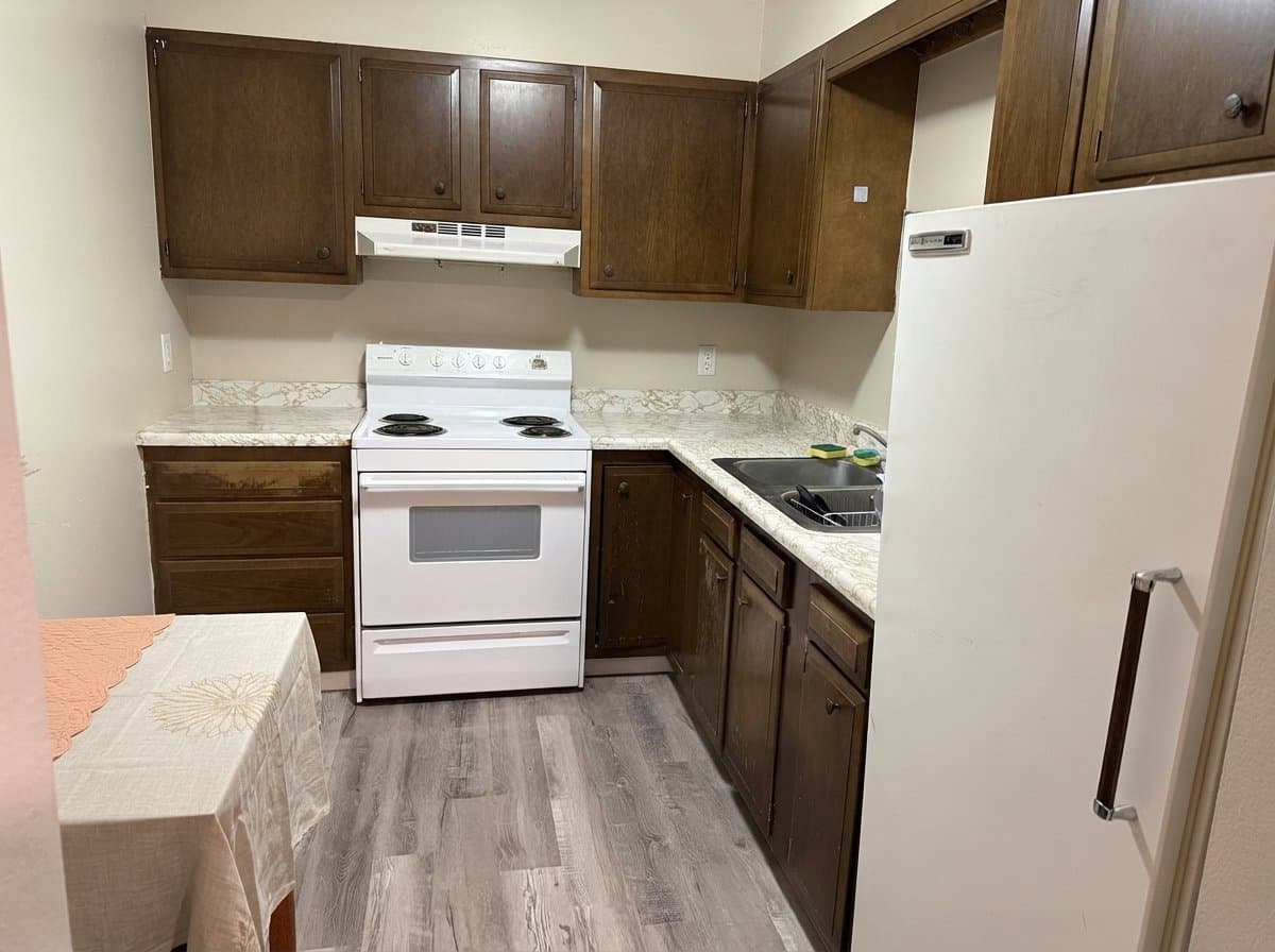 Chinook Apartment: 209 Indiana St
