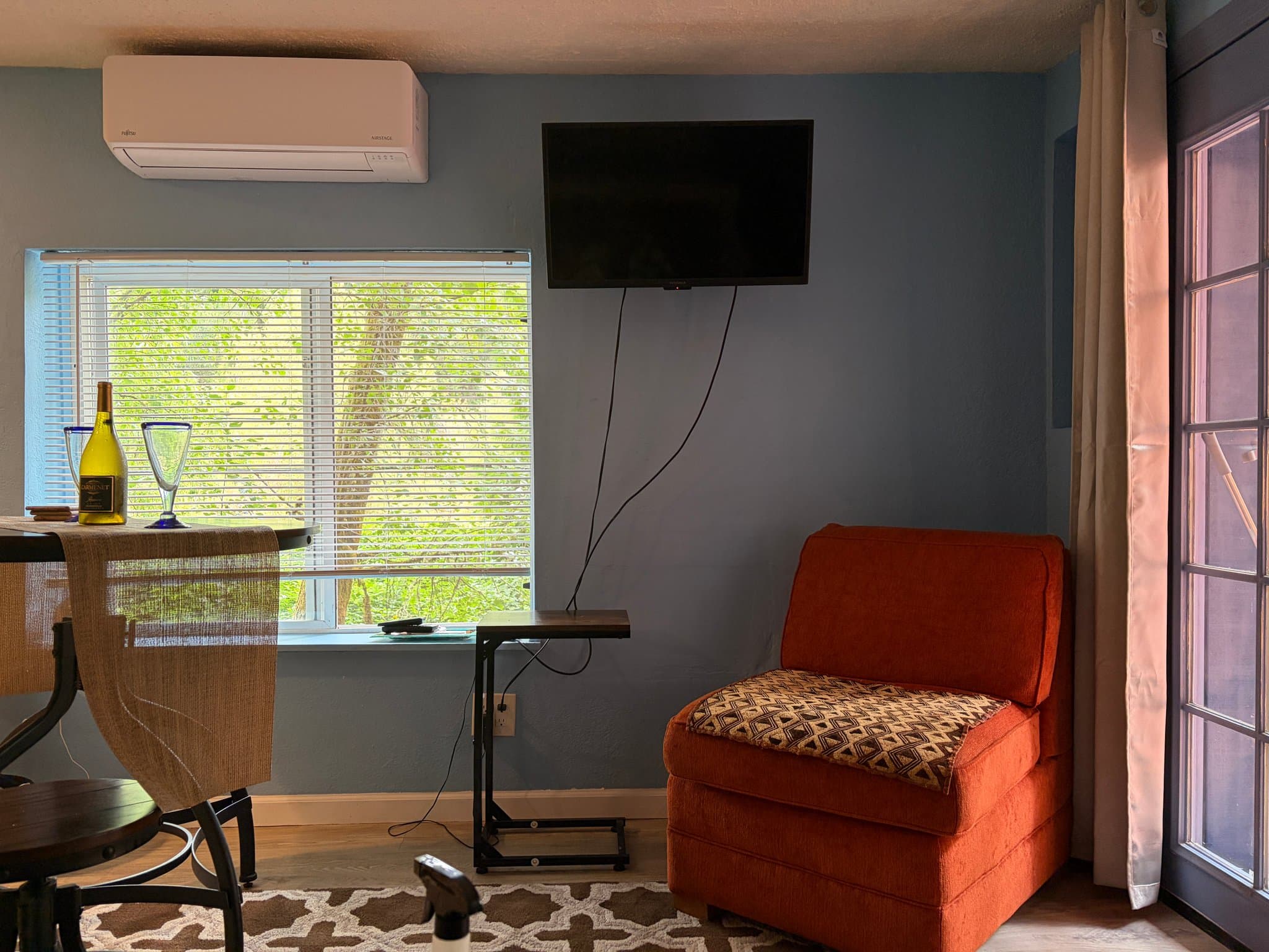 Guerneville House: 12000 Hwy 116