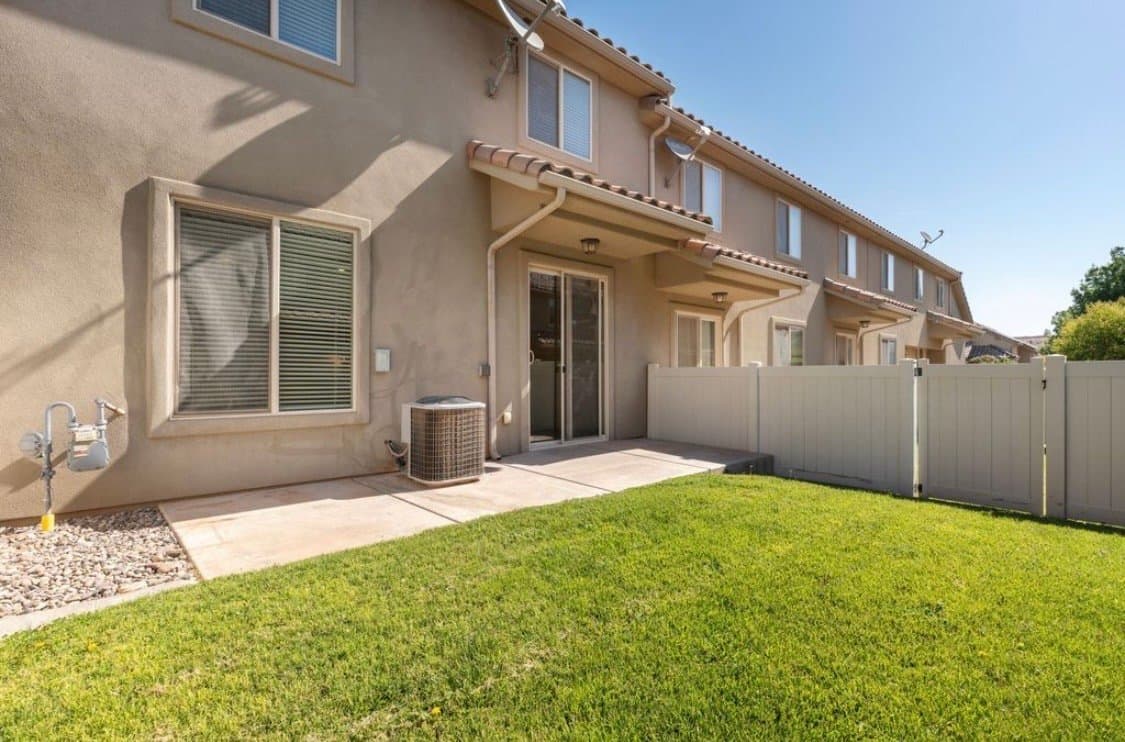 Washington Townhome: 150 N 1100 E