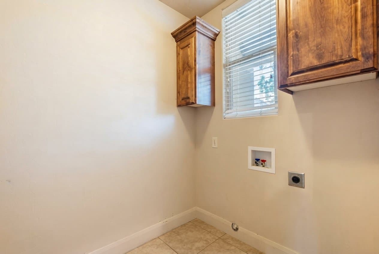 Washington Townhome: 150 N 1100 E