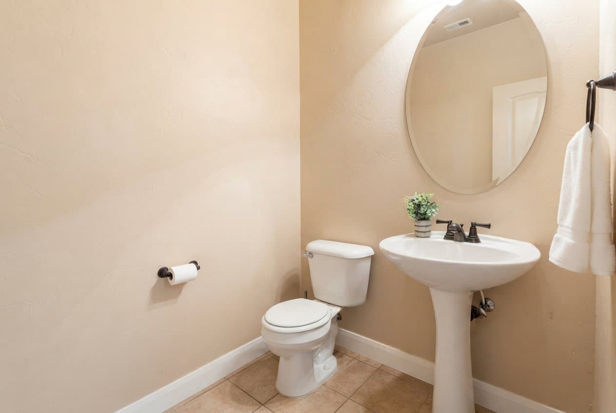 Washington Townhome: 150 N 1100 E