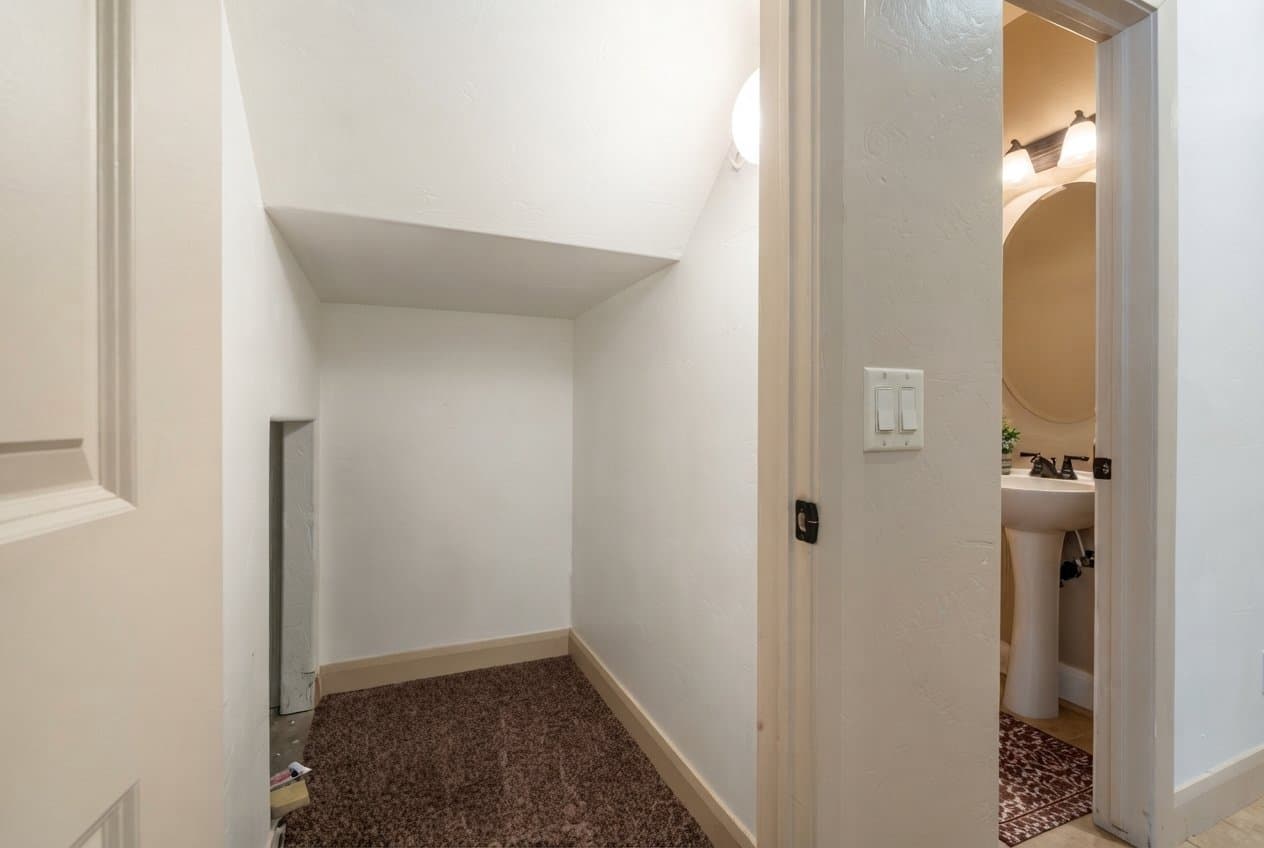 Washington Townhome: 150 N 1100 E