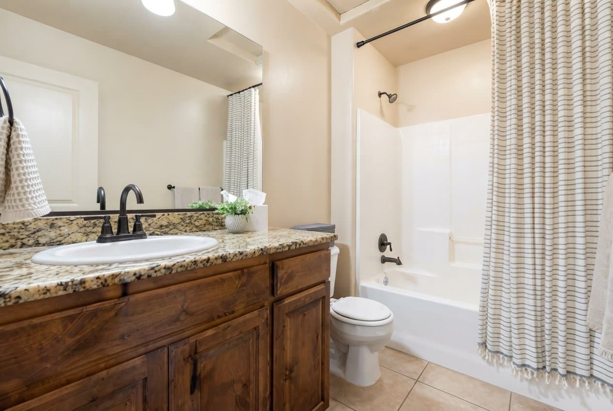 Washington Townhome: 150 N 1100 E