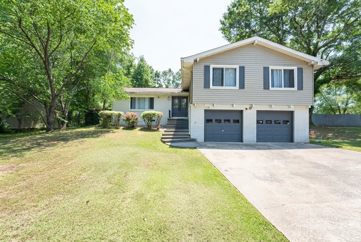 Jonesboro House: 725 SWAMP CREEK DR
