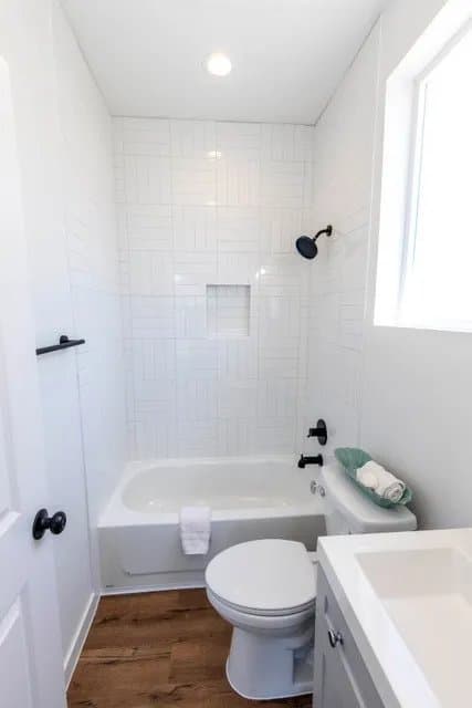 Honey Grove House: 802 Walnut St
