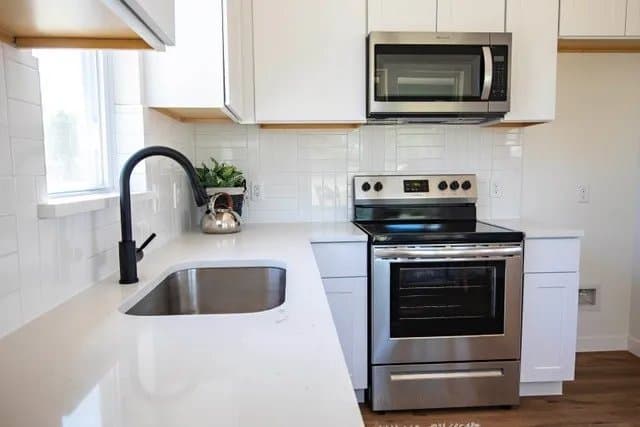 Honey Grove House: 802 Walnut St