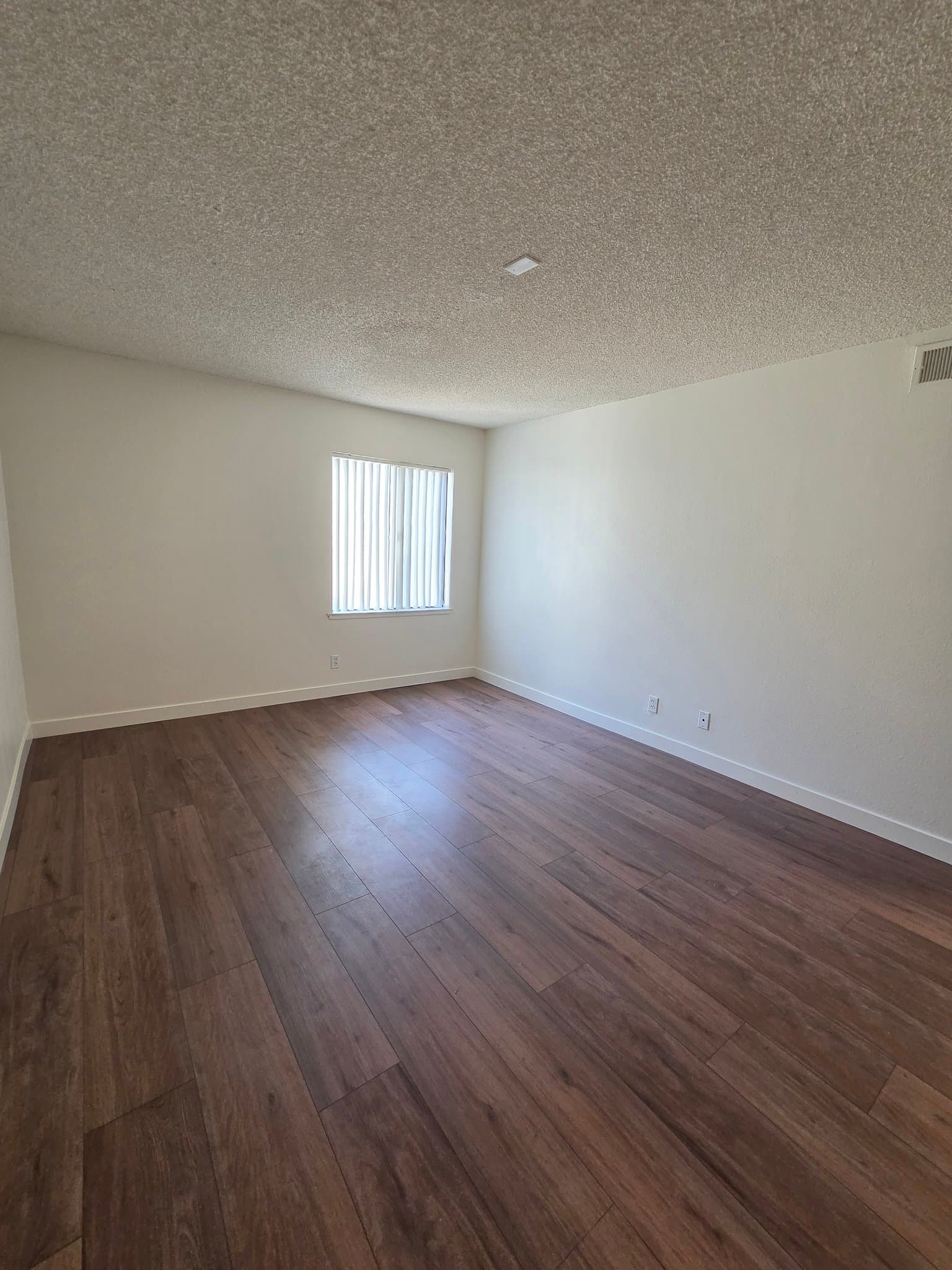 Santa Ana Single Room: 600 W 3rd St