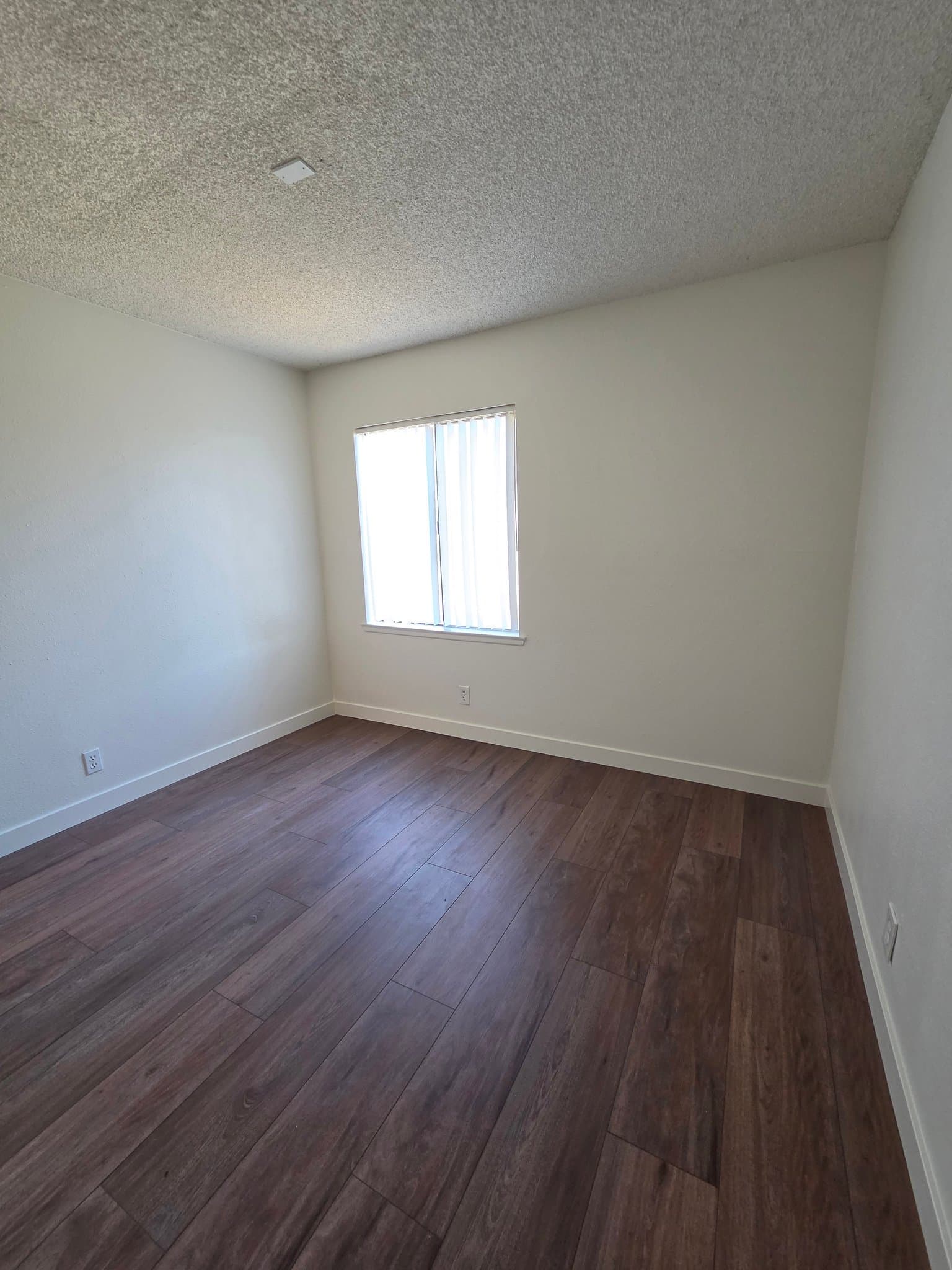 Santa Ana Single Room: 600 W 3rd St