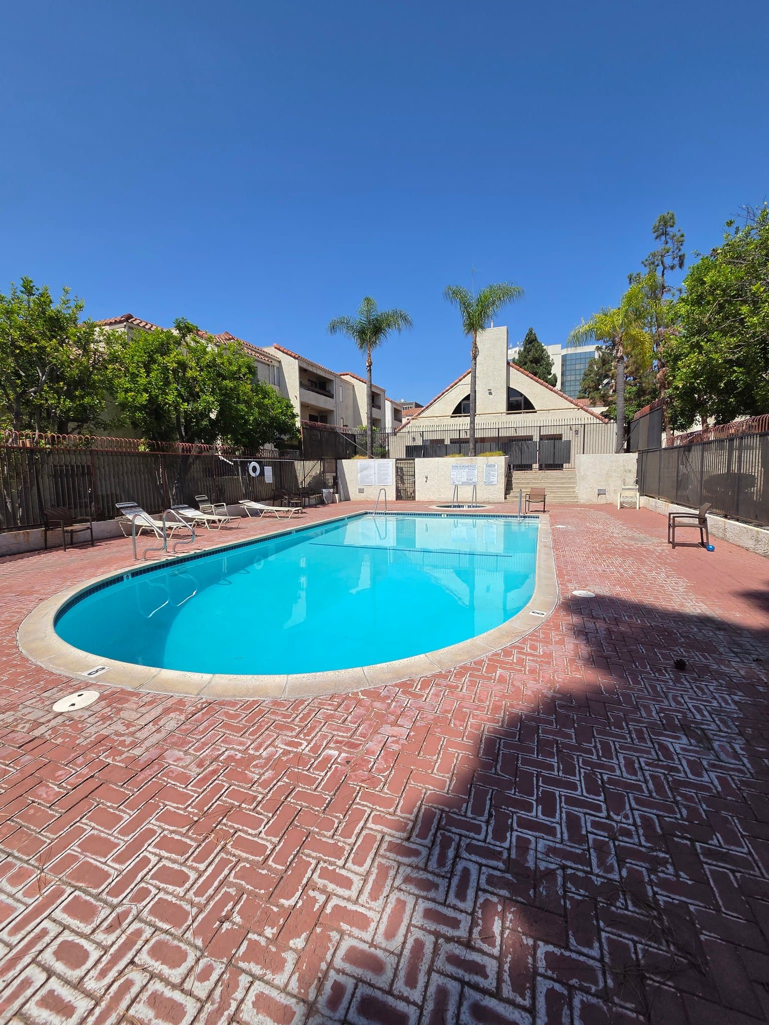 Santa Ana Single Room: 600 W 3rd St