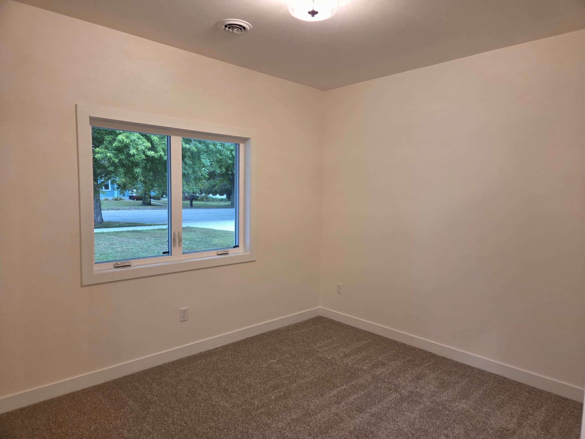 Wyndmere Townhome: 438 4th St