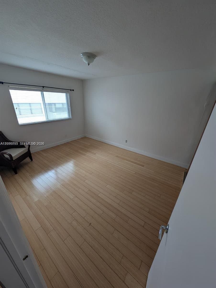 BAY HARBOR ISLANDS Condo: 10101 W Bay Harbor Dr