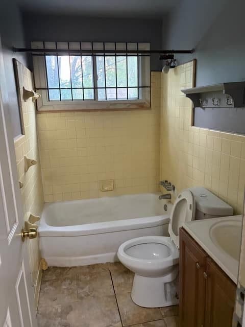 Detroi House: 8577 Mark Twain St