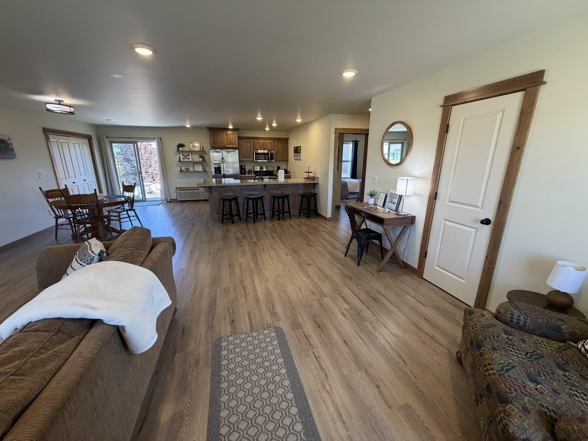 Ennis Townhome: 511 W Hugel St