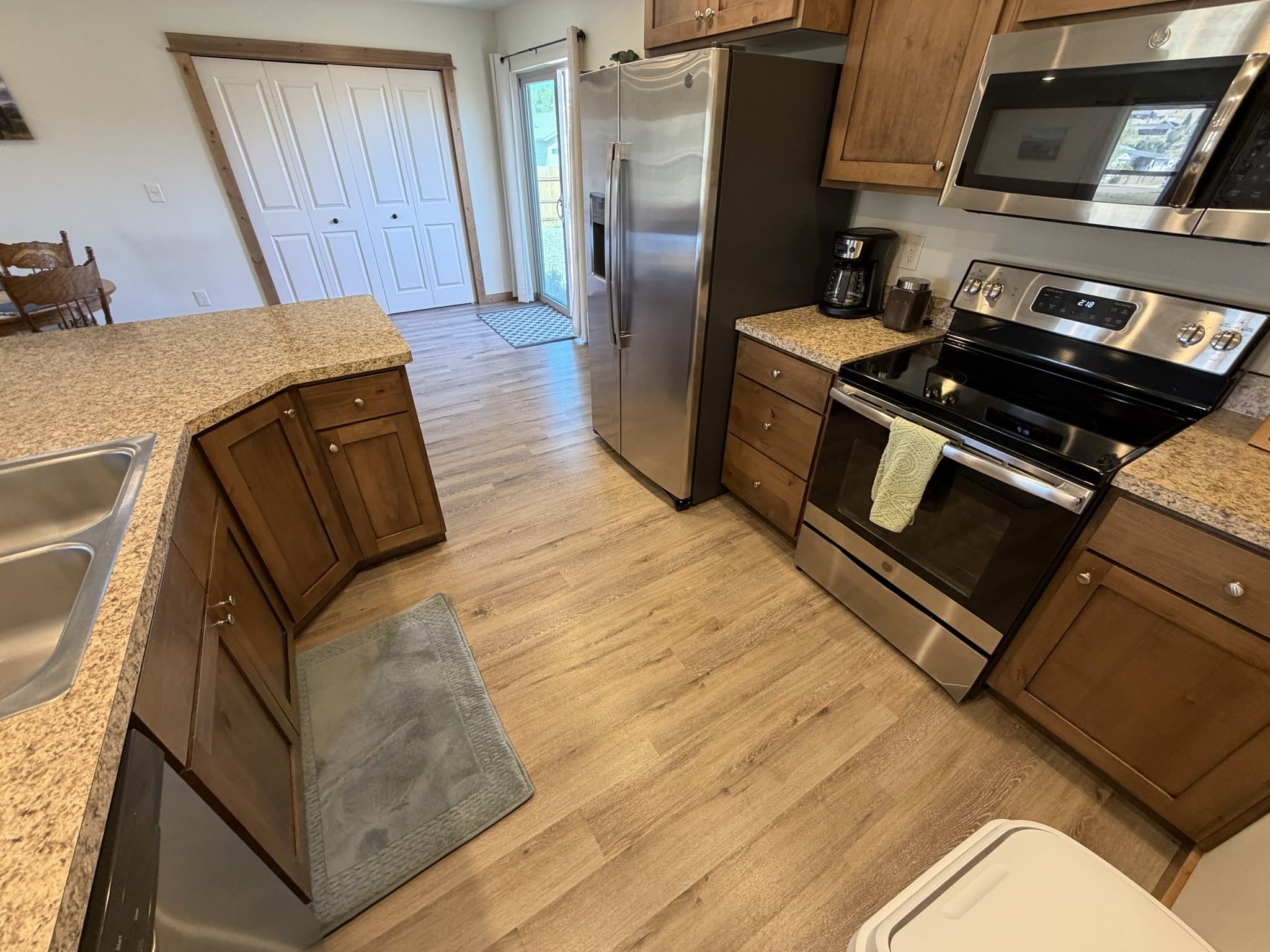 Ennis Townhome: 511 W Hugel St