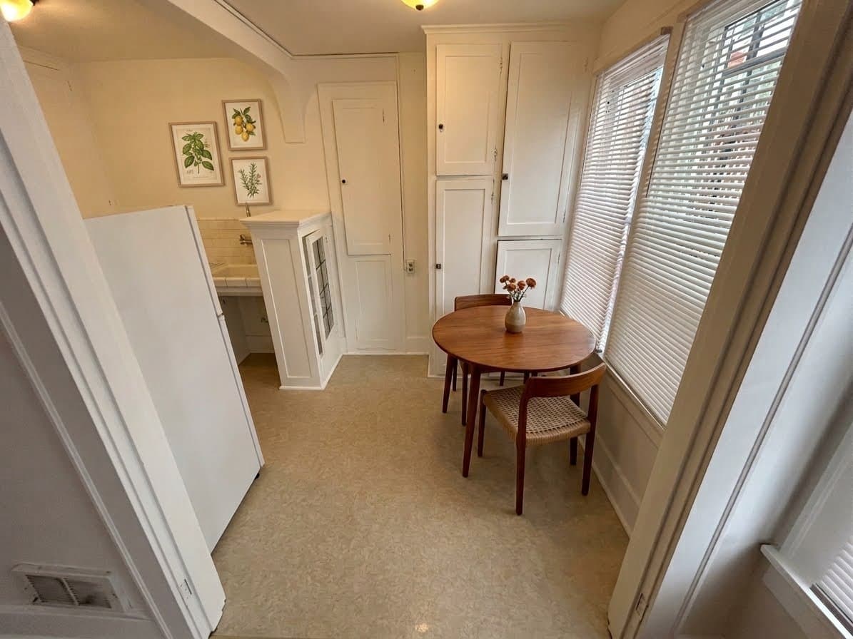 Seattle Apartment: 4737 Brooklyn Avenue Northeast