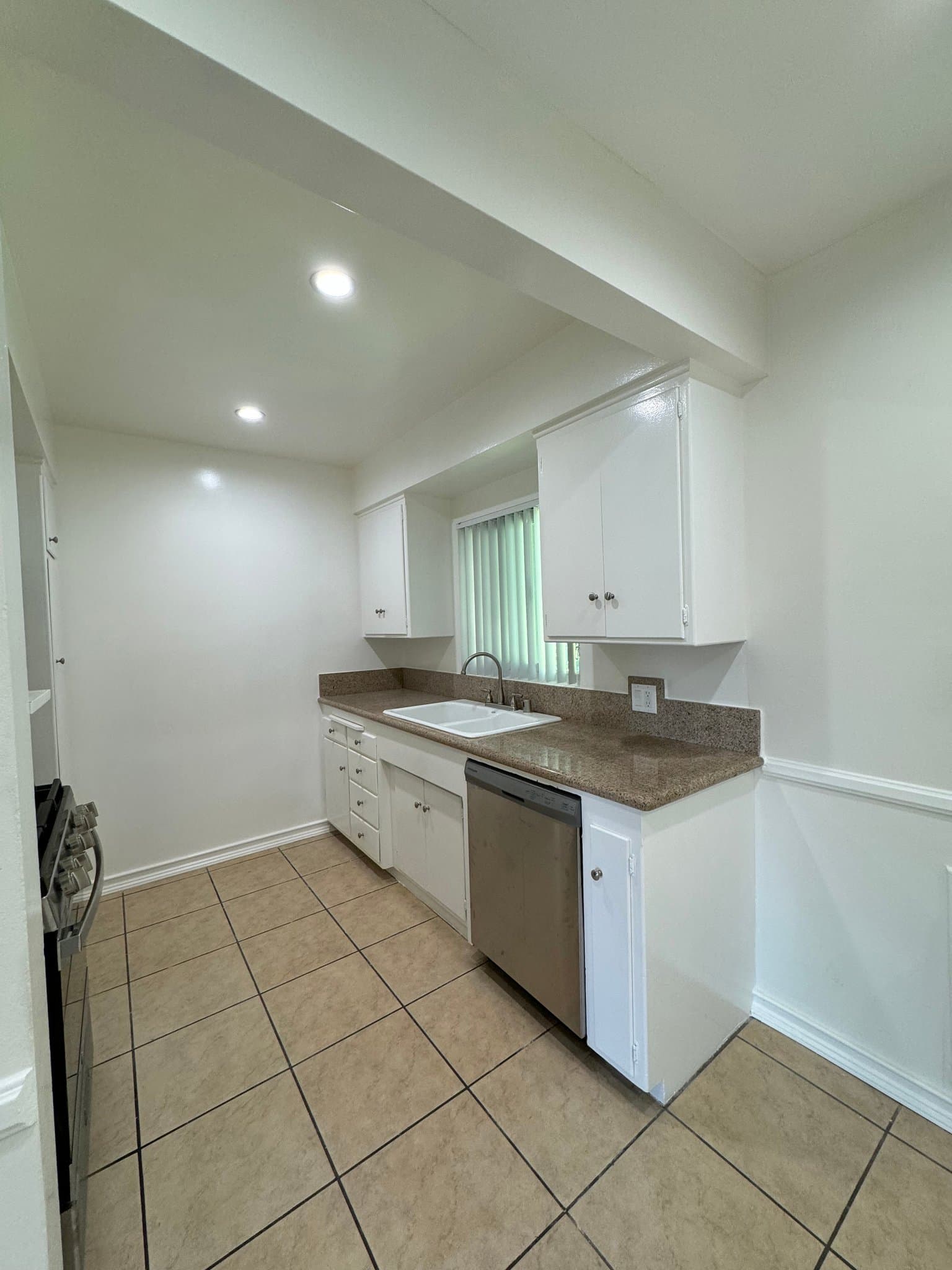 Pasadena Apartment: 251 N El Molino Ave