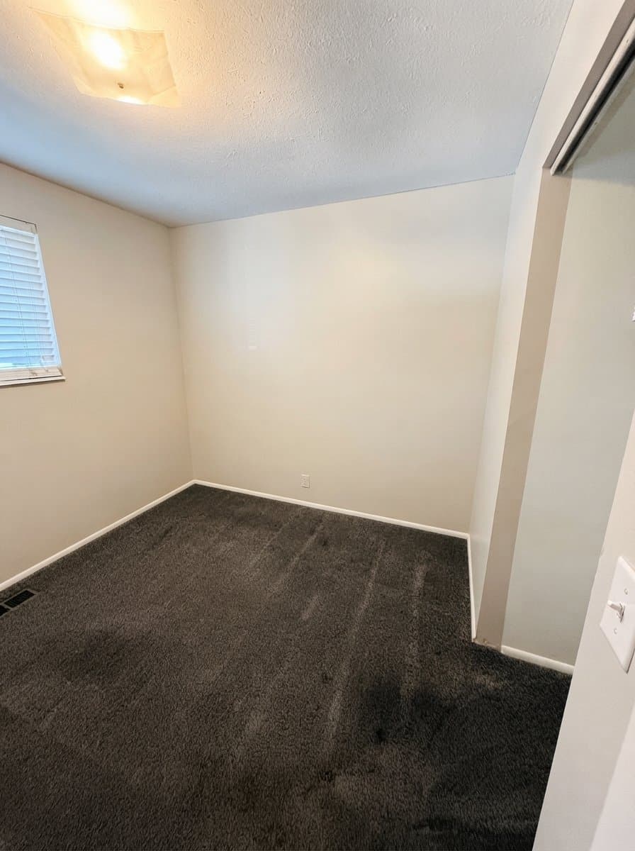 West Jordan House: 3082 W 7140 S