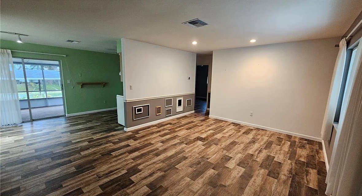 Sebring House: 640 Schlosser Rd