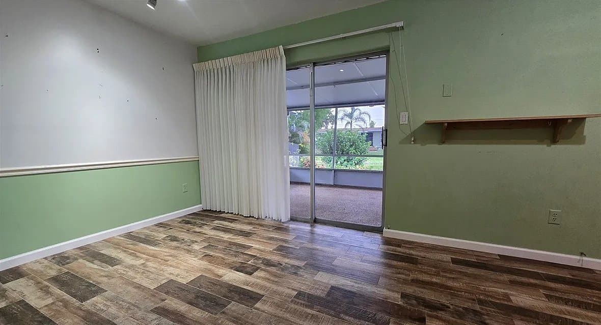 Sebring House: 640 Schlosser Rd