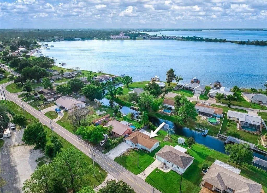 Sebring House: 640 Schlosser Rd