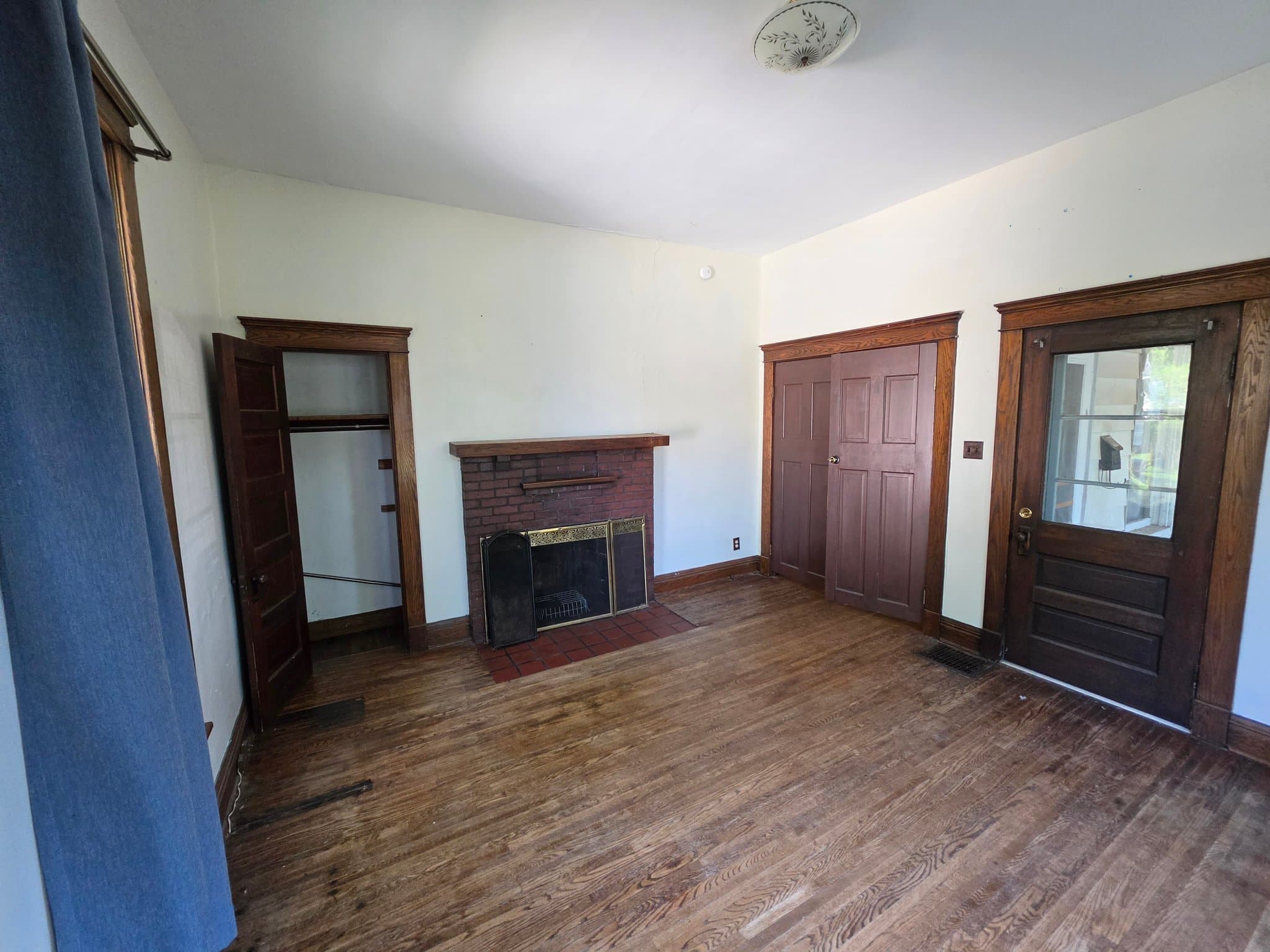 Bloomington House: 813 E University St