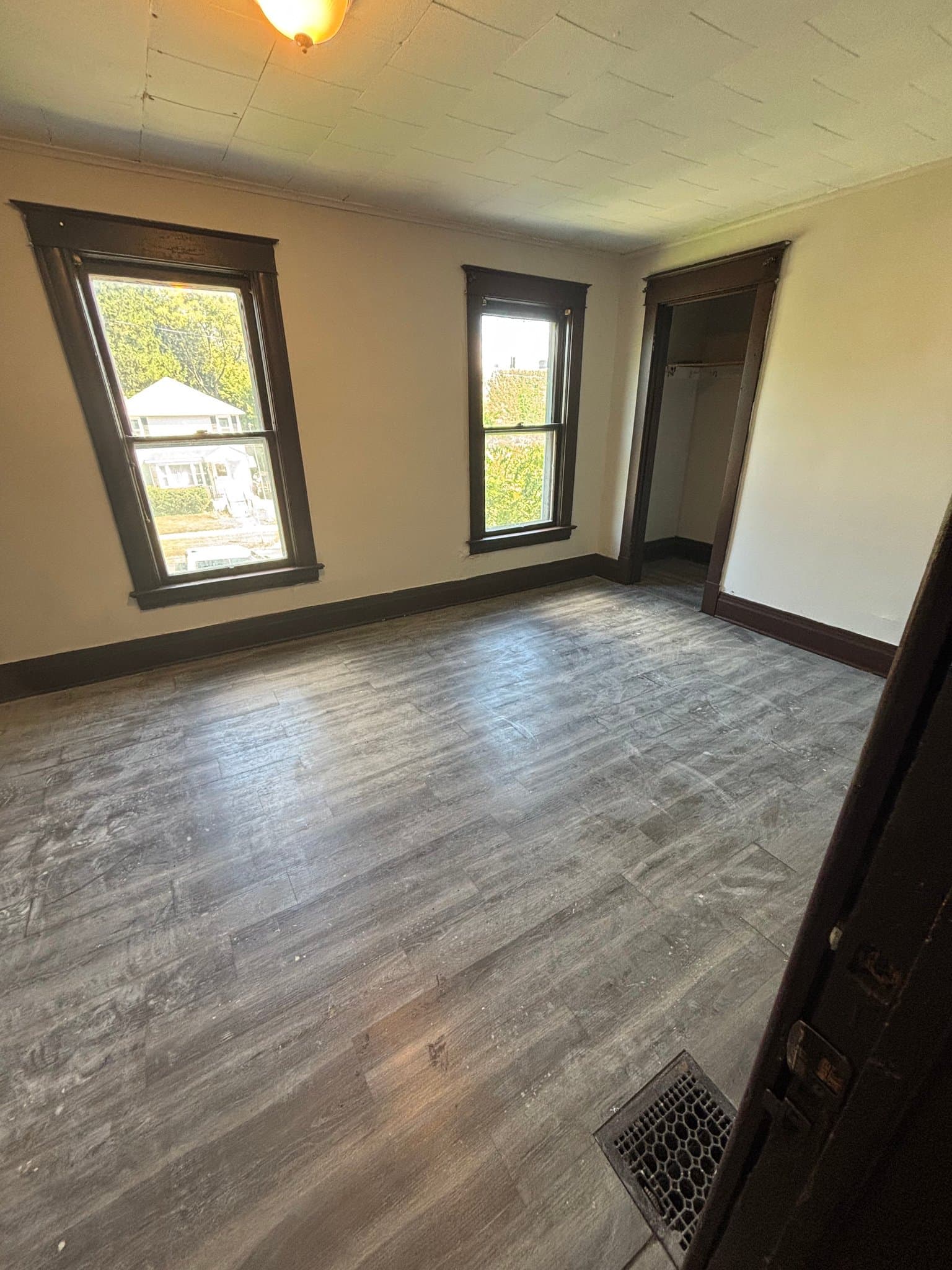 Niagara Falls House: 420 13th Street