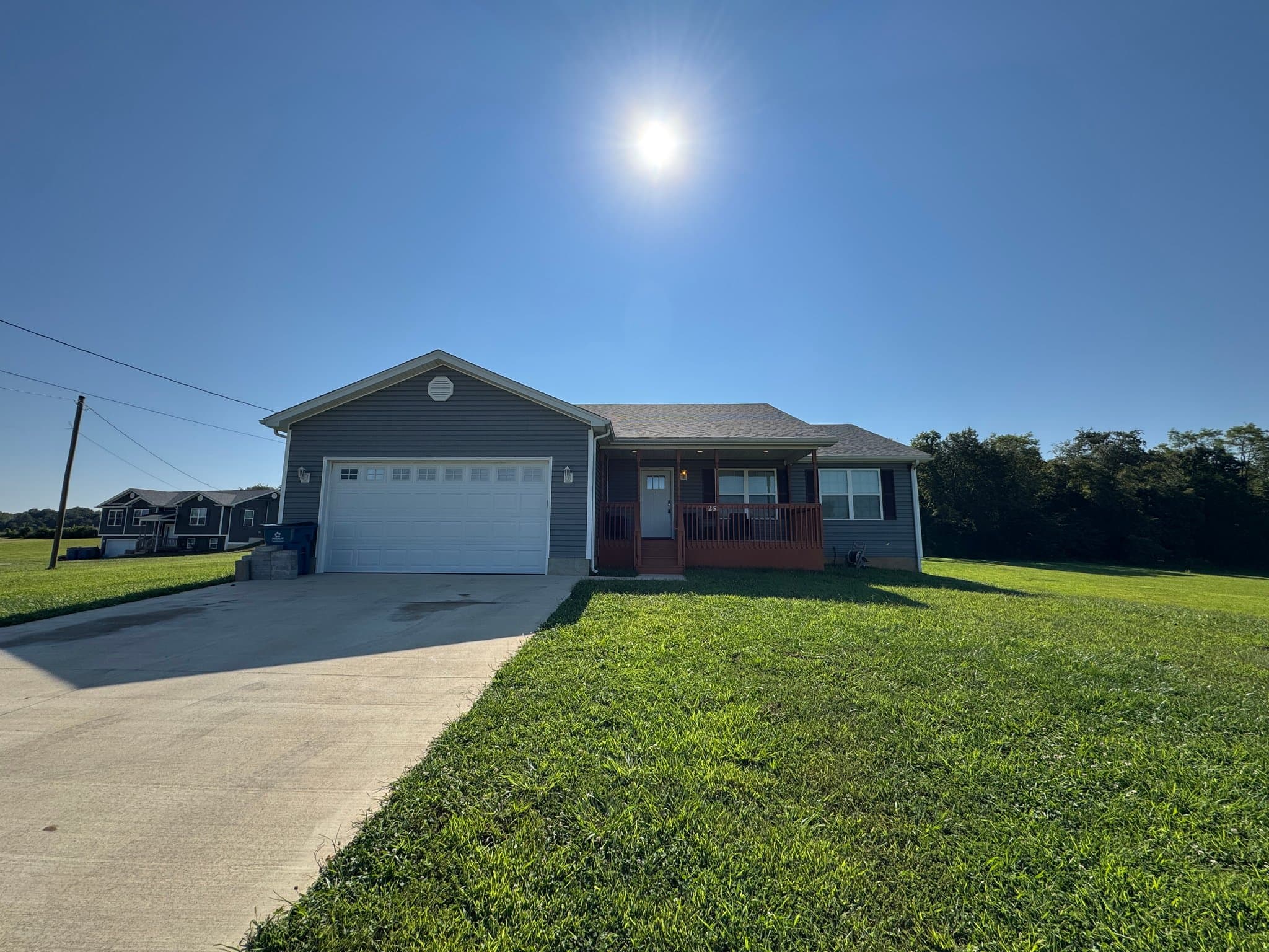 Guston House: 25 Mandan Ct