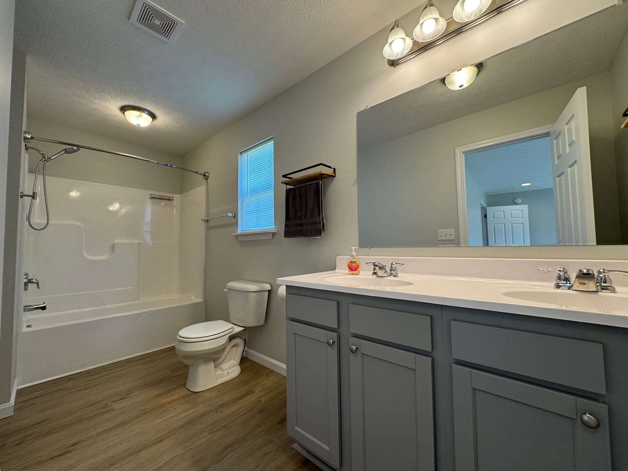 Guston House: 25 Mandan Ct