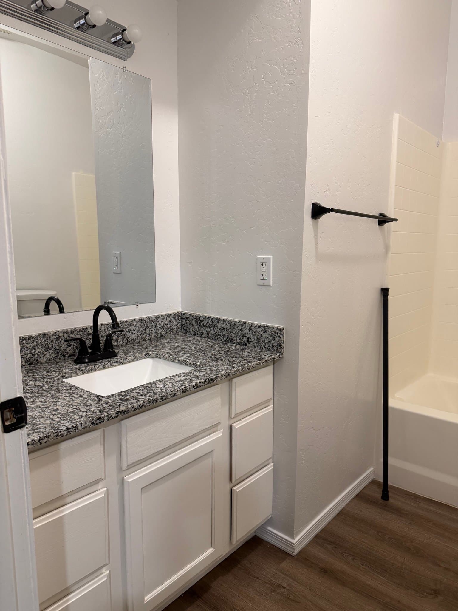 Casa Grande Apartment: 515 E. 6th Street