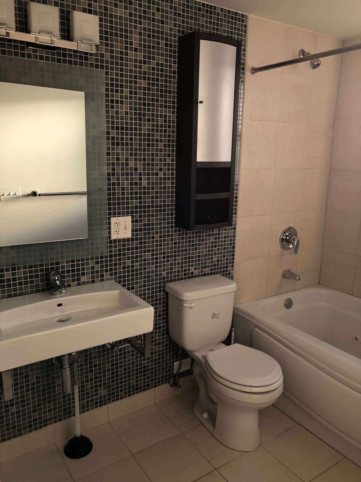 Chicago Apartment: 5346 S Cornell