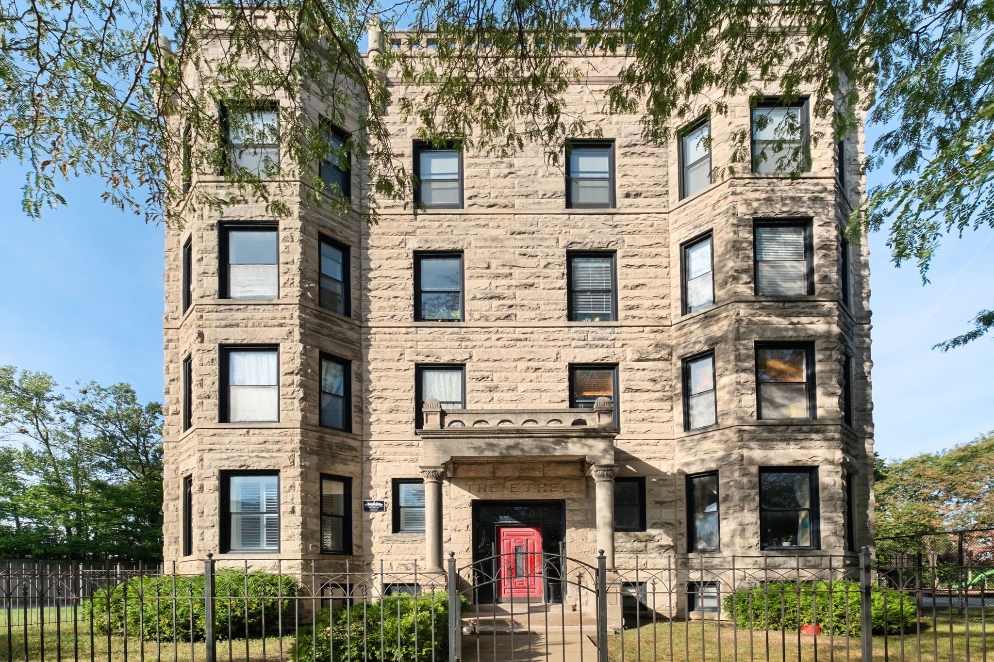 Chicago Condo: 4060 S Ellis