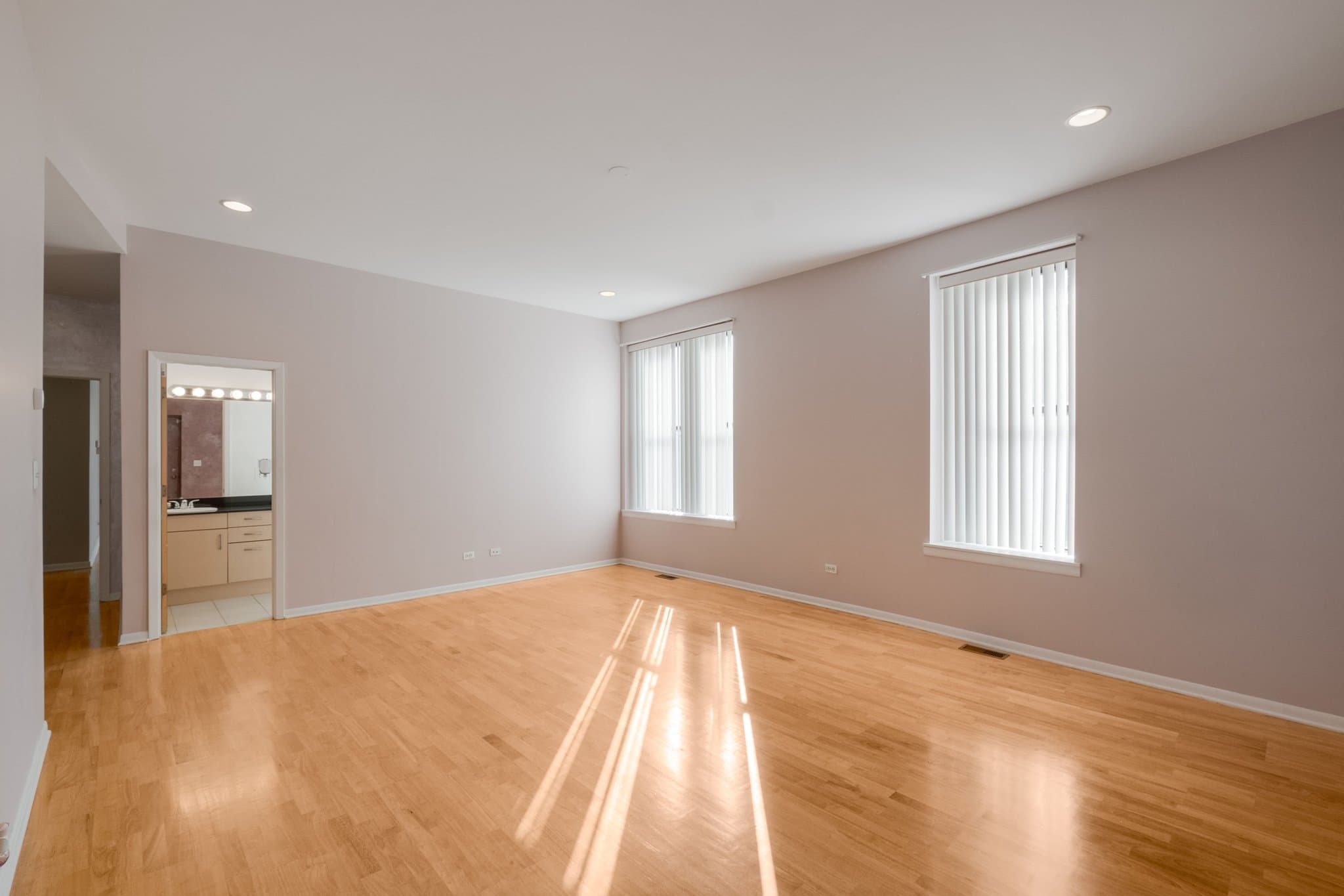 Chicago Condo: 4060 S Ellis