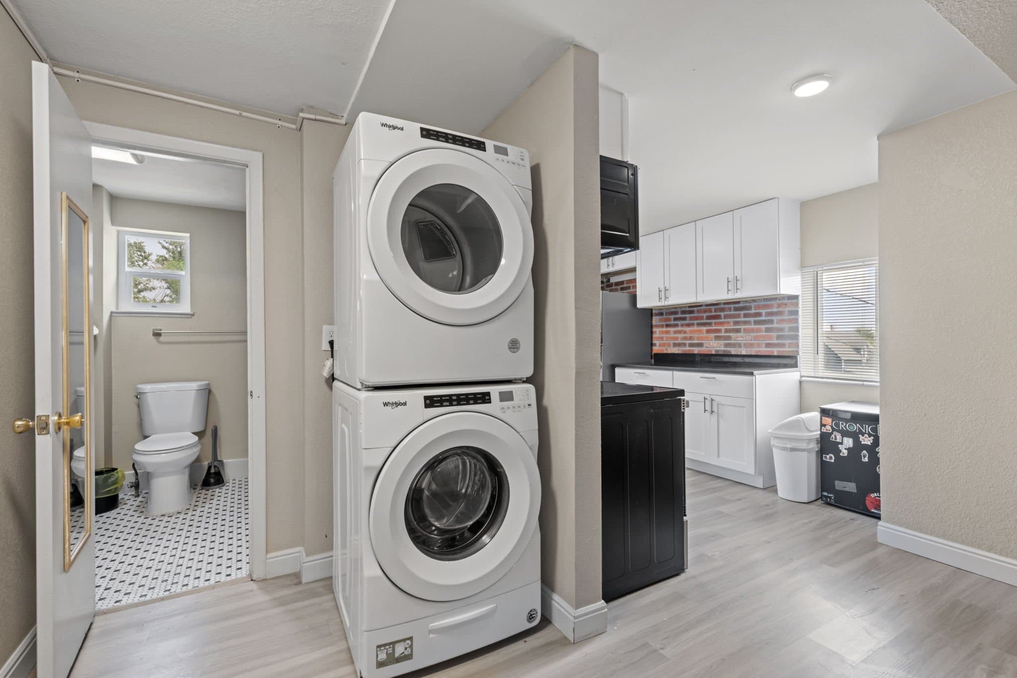 Greeley Apartment: 905 1/2 16th St