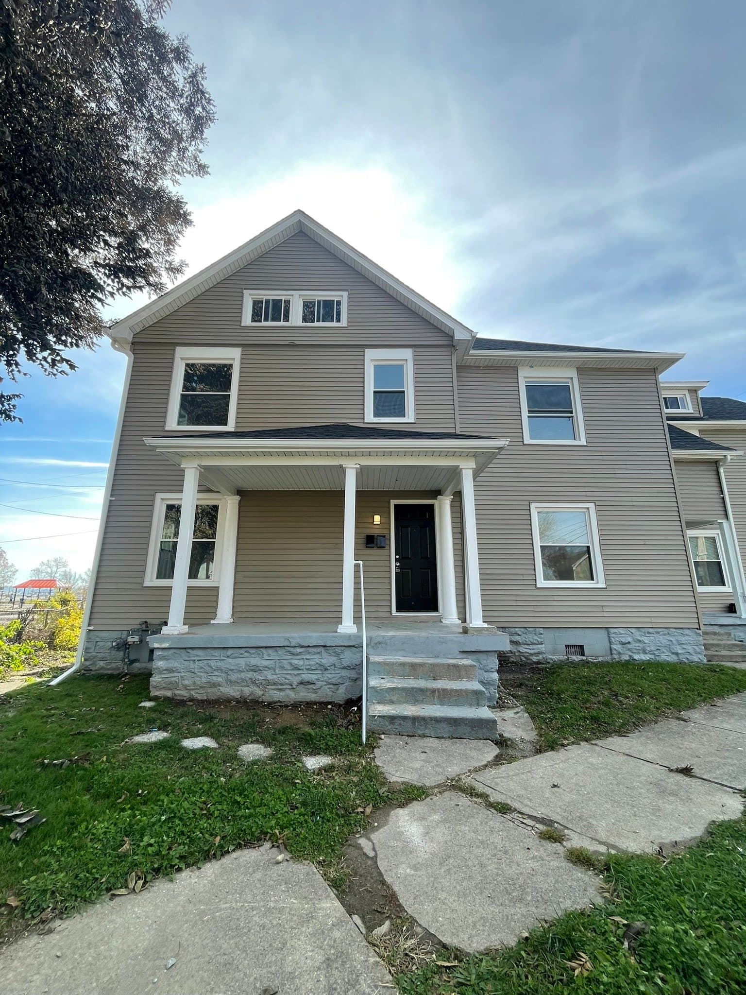 Dayton Multiplex: 912 Riverview Terrace