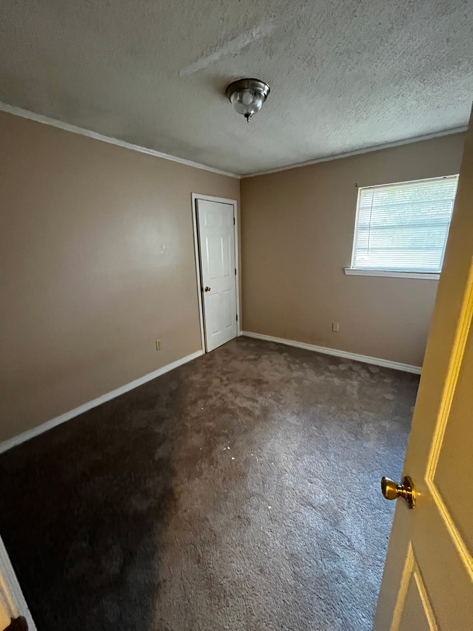 Moss Point House: 3853 Jeffrey Road