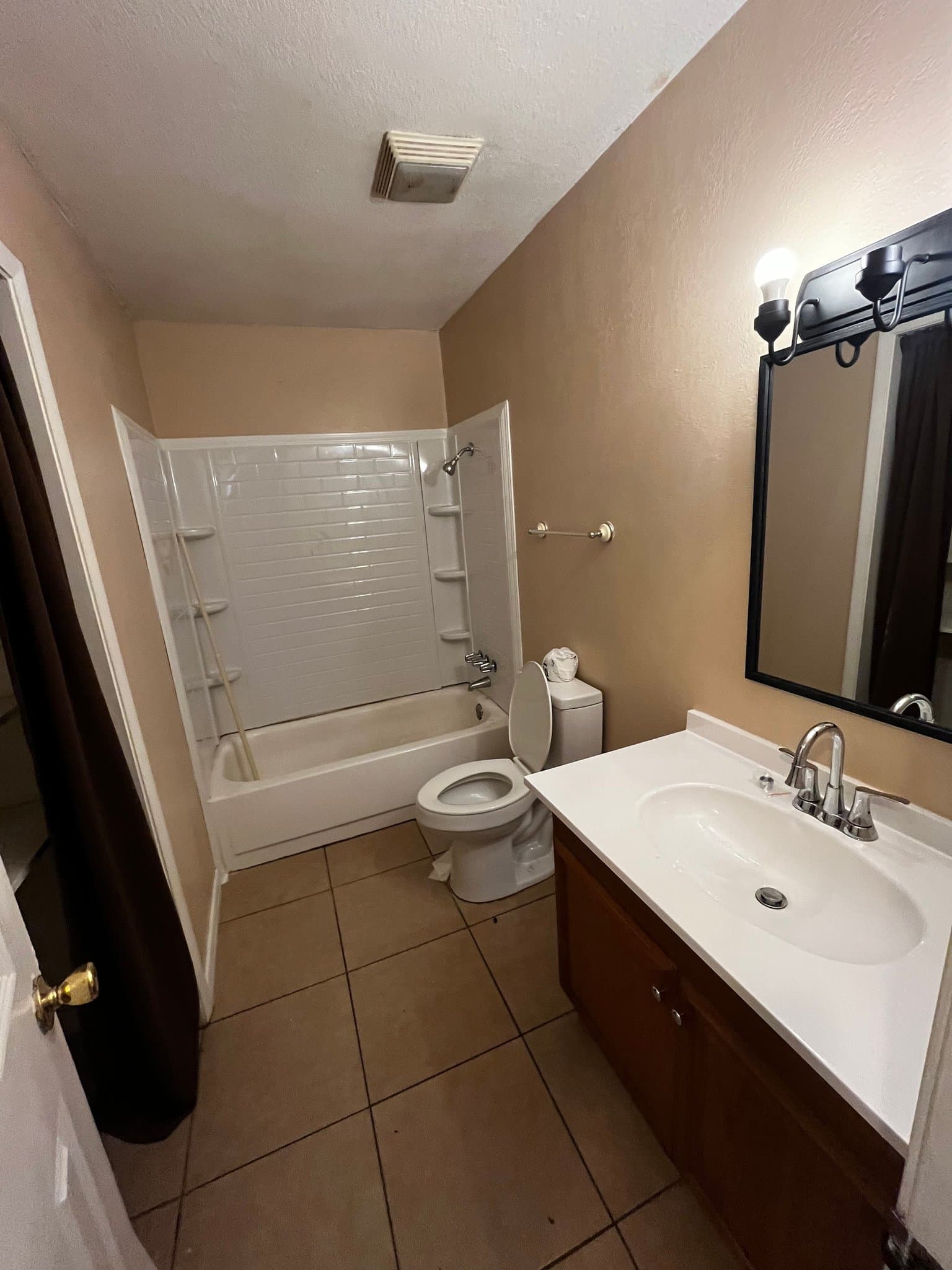 Moss Point House: 3853 Jeffrey Road