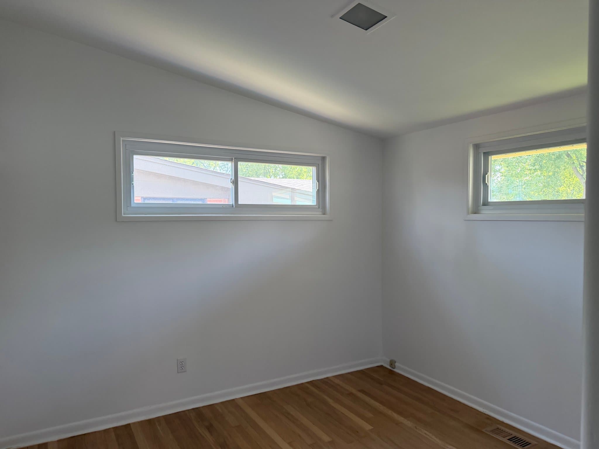 Troy House: 878 Brooklawn Dr